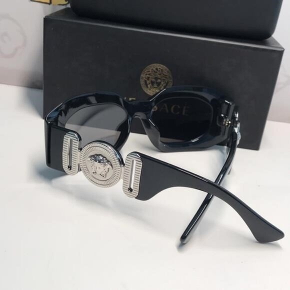 New Authentic Versace VE4425U Black Frame Grey Mirror Silver Lenses Sunglass - Picture 12 of 12